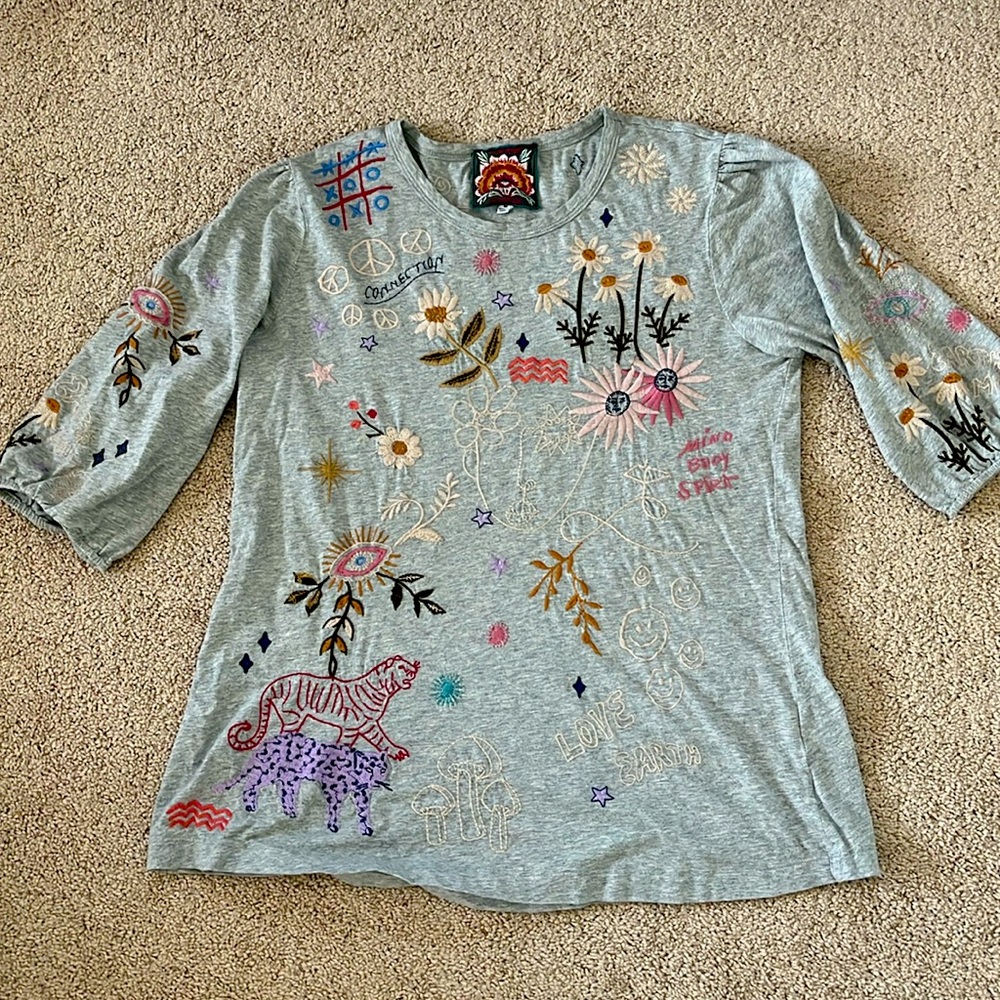 Johnny Was RUTH PUFF SLEEVE TEE size medium